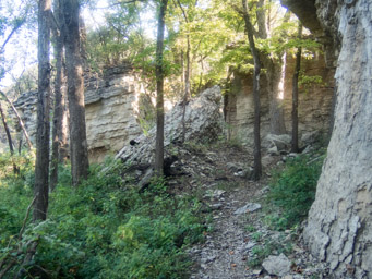 Back into the cliffs.